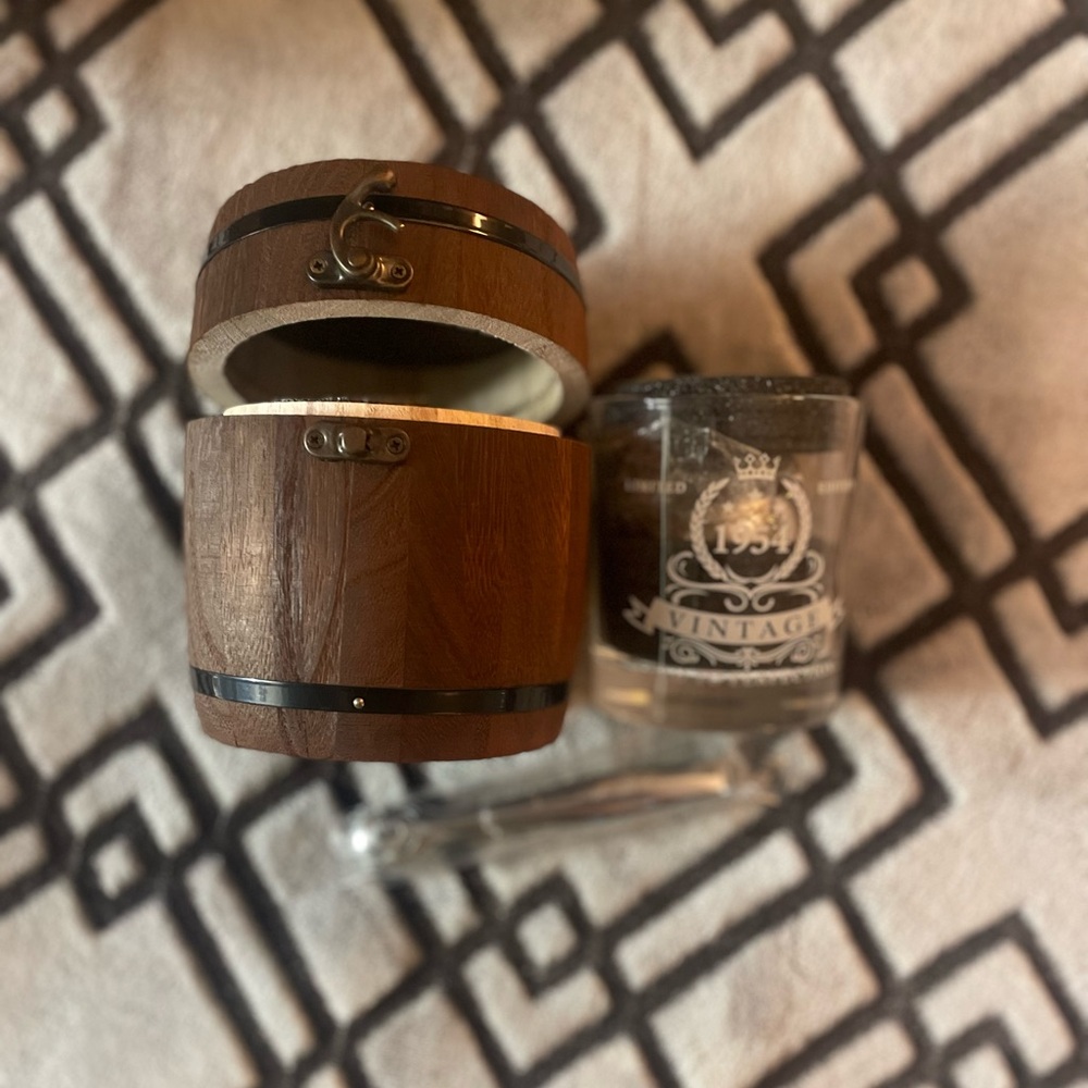 1954 Whiskey Glass Set in Barrel Box
